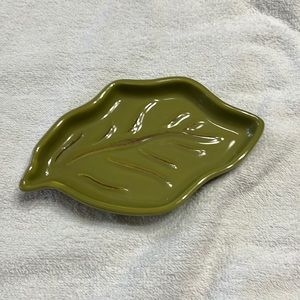Cute Tastefully Simple Green Leaf Dish